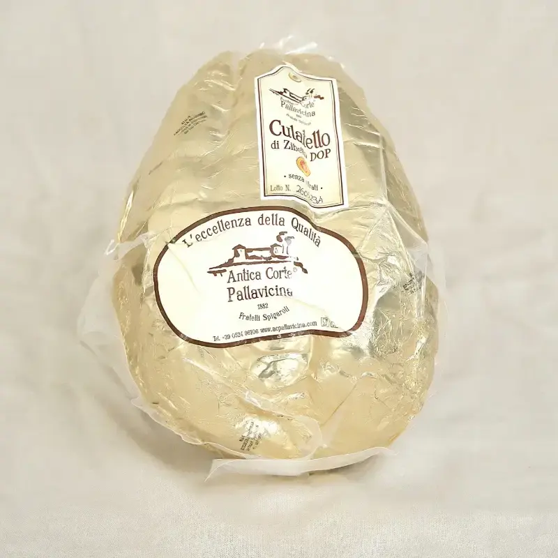 Hel Culatello di Zibello DOP Spigaroli (24 mnd), innpakket i gullfolie perfekt og servere på Tapasfat med ost og brød.