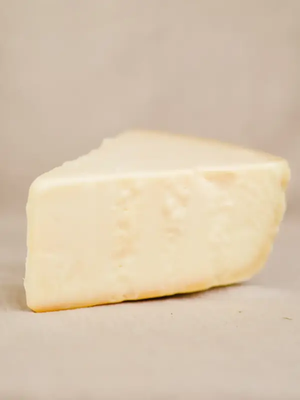 Parmesan ost Parmigiano Reggiano DOP – italiensk lagret ost med nøtteaktig smak, perfekt til pasta, risotto og salater