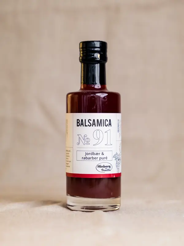 Flaske med Jordbær & Rabarbra Puré (250 ml) – naturlig fruktpuré uten tilsetninger. Ideell til desserter, smoothies og sauser.