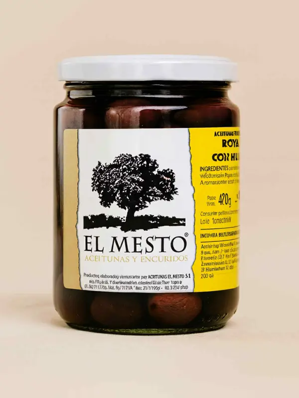 El Mesto Royal Oliven 420 g – mørke spanske oliven fra Andalucía med fyldig smak og fast tekstur. Perfekte til tapas, salater, antipasti og cocktails.