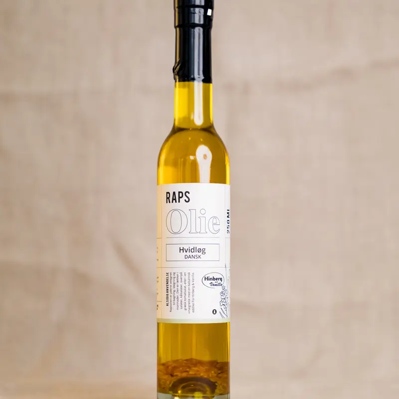 Flaske med Hinberg & Vanilla Rapsolje med Hvitløk (250 ml) – elegant dansk kaldpresset olje med balansert hvitløksaroma. Ideell til salater og marinader.